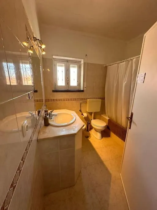 Nice Villa In Cascais, Near The Center And Beaches, But In A Very Quite Neighborhood