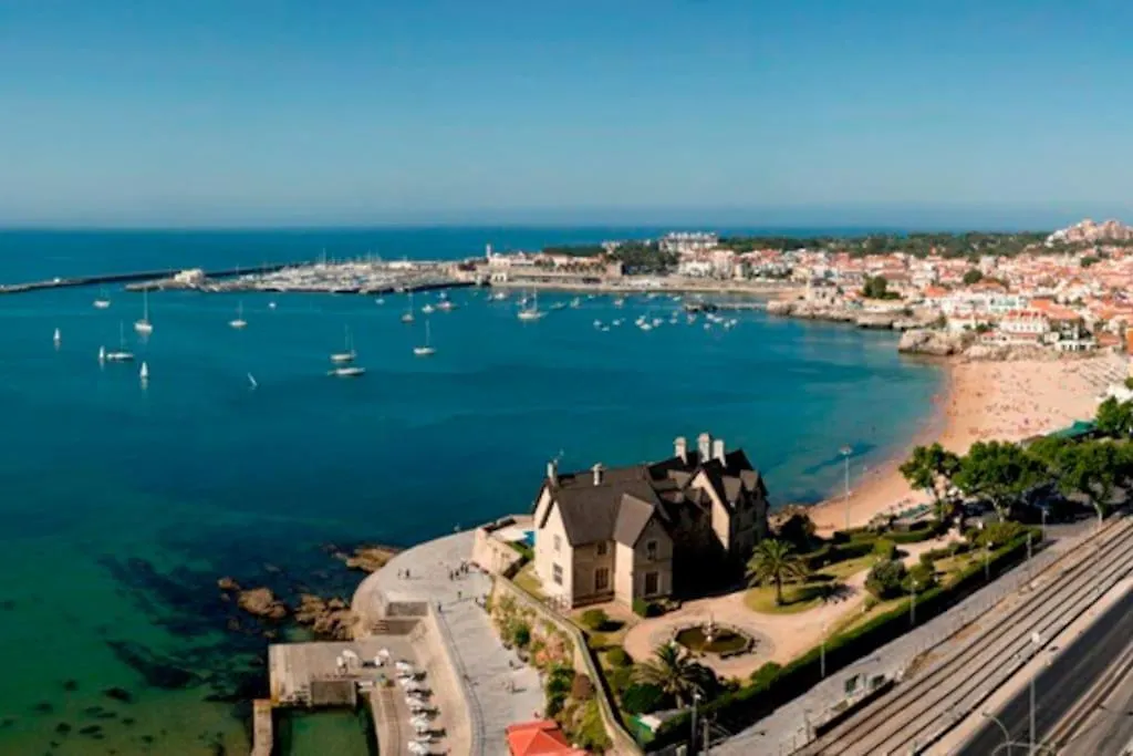 Nice Villa In Cascais, Near The Center And Beaches, But In A Very Quite Neighborhood