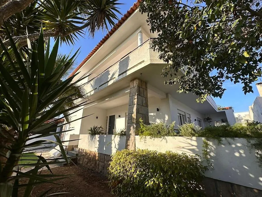 Nice Villa In Cascais, Near The Center And Beaches, But In A Very Quite Neighborhood Feriehus