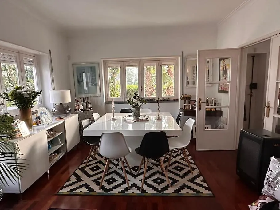 Nice Villa In Cascais, Near The Center And Beaches, But In A Very Quite Neighborhood